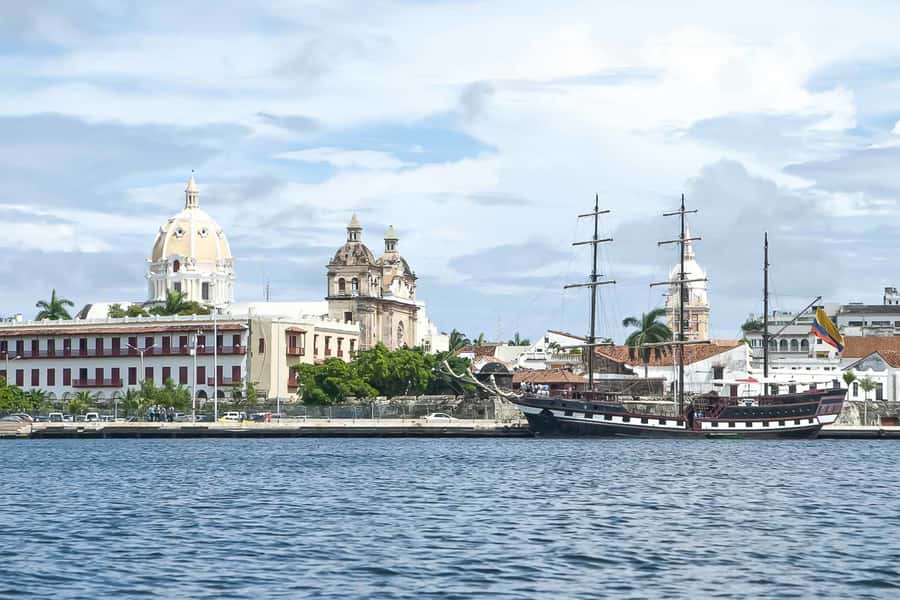 Cartagena: Guided Tour, with La Popa Convent, and San Felipe - The quick drive around Cartagena Bay and the “orienting” monuments