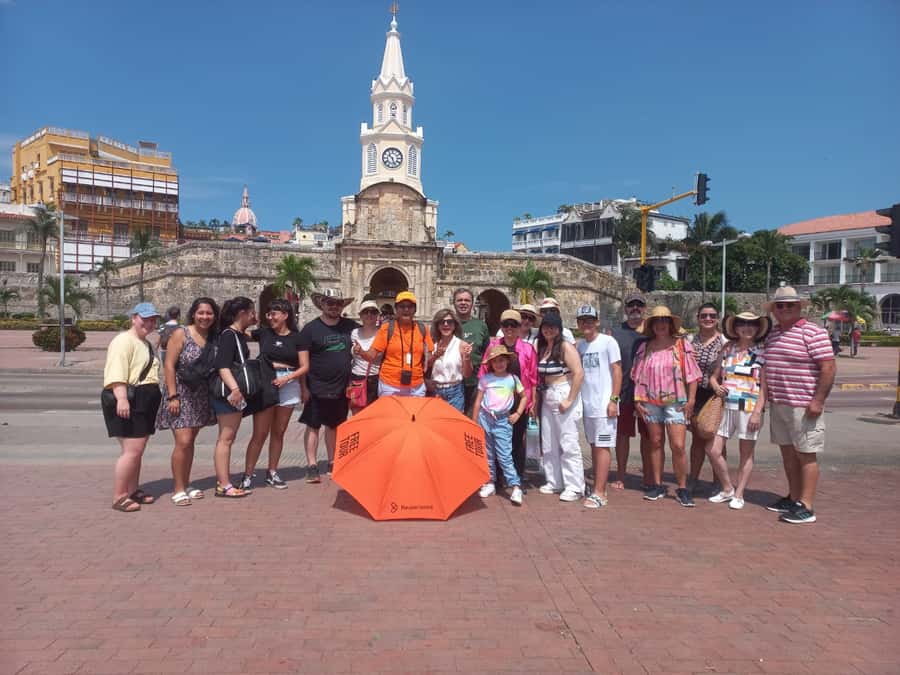 Cartagena: Historic Center and Getsemaní Shared Walking Tour - Plaza del Dulce and the women’s work you can still feel today