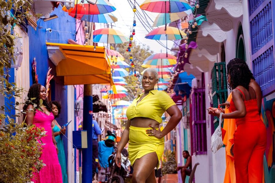 Cartagena Instagram Mobile Workshop: Scenic and Trendy Shots - Optional Palenquera photos: where extra cash fits in