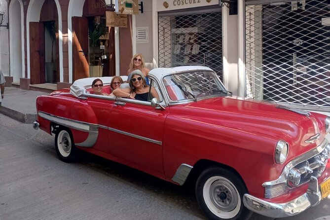Cartagena Luxury Classic Car Tour + Bilingual Historian Guide - A 90-minute classic car circuit that keeps you moving