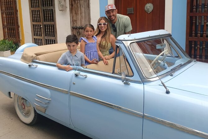 Cartagena Luxury Classic Car Tour + Bilingual Historian Guide - Plaza de las Bóvedas: colonial walls turned barracks, then prison