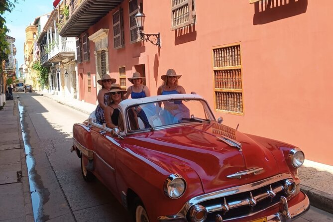 Cartagena Luxury Classic Car Tour + Bilingual Historian Guide - Picking the right guide language, so you don’t get shortchanged