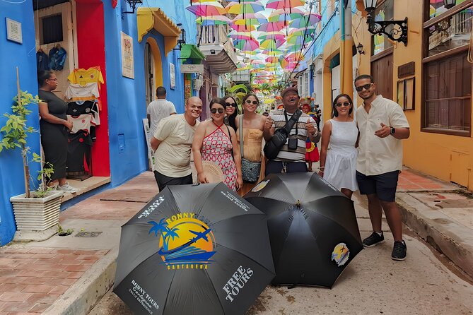 Cartagena Magic: Tour Historic Center and Gethsemane District - Centennial Park (Parque Centenario): a calm reset in the middle of downtown