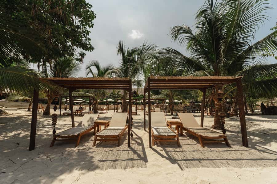 Cartagena: Makani Luxury Beach Club Day Pass - What to bring: sun, bugs, and beach-club comfort