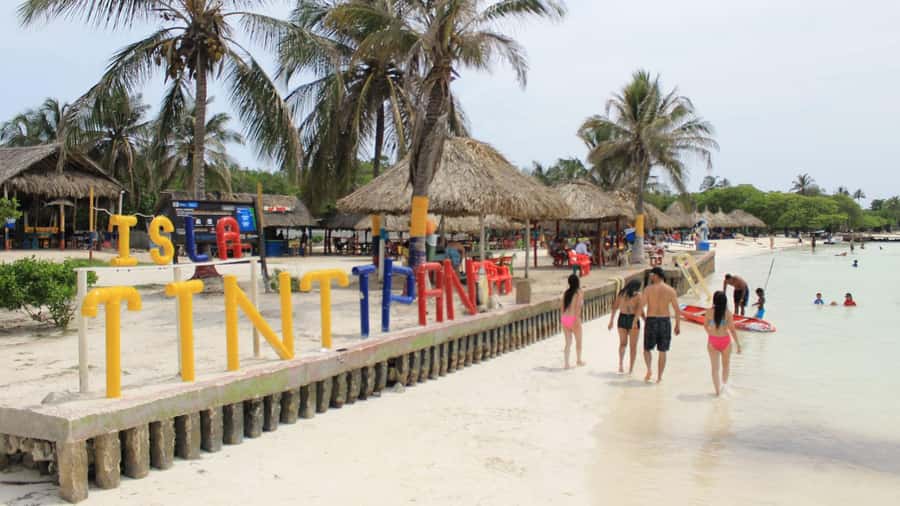 cartagena: Mucura and Santa Cruz Islands Tour spectacular - Crowds, guide energy, and getting the most out of the day
