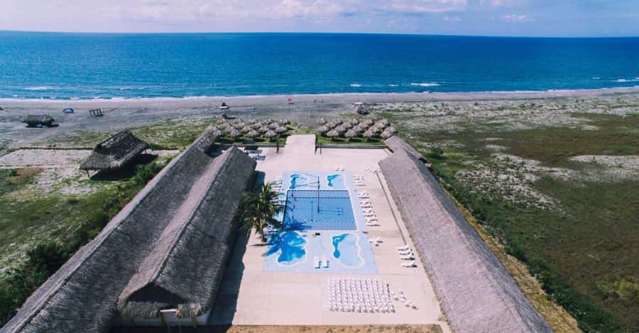 Cartagena: Mud Volcano Tour with Lunch, Pool, and Beach - The Bus and the Timing Trick, Why the Group Moves in a Fixed Order