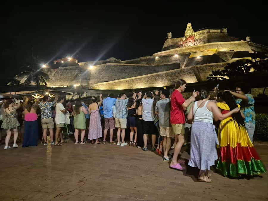 Cartagena: Night party in authentic Colombian chiva with entertainer - The route’s big moments: photo stops that make the night feel worth it