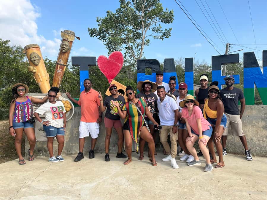 Cartagena: Palenque´s tour, dance show, lunch, pick-Up inclu - Cartagena pickup to San Basilio de Palenque, the ride you actually want