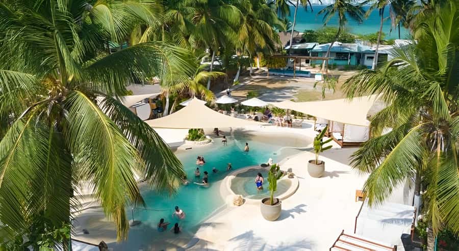 Cartagena: Palmarito Beachclub with Pool, Kayak and paddle! - Playa Palmarito: sun loungers, palm shade, pool access, and a full block of beach time