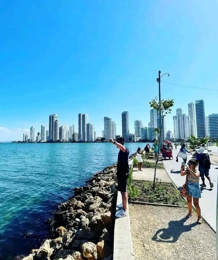 Cartagena: Panoramic City Tour, Monuments, Walls, Castle - What to pack and how to choose footwear for real Cartagena heat