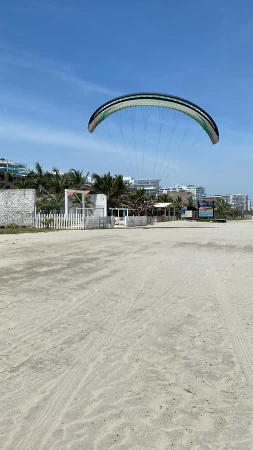 Cartagena: Paratriking Flight from the Beach - Safety First, and Why the Pilot Matters