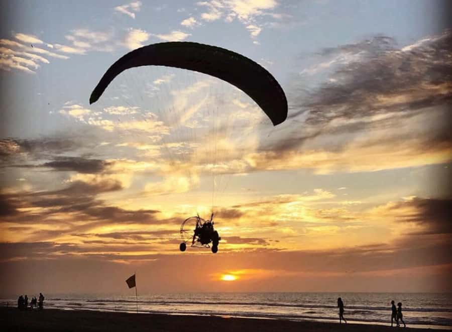 Cartagena: Paratriking Flight from the Beach - What to Bring (So Your Flight Day Stays Easy)