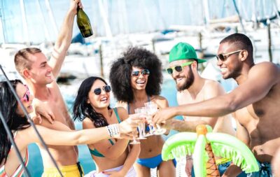 Party Boat to Cholon Beach with 2 Drinks & Lunch