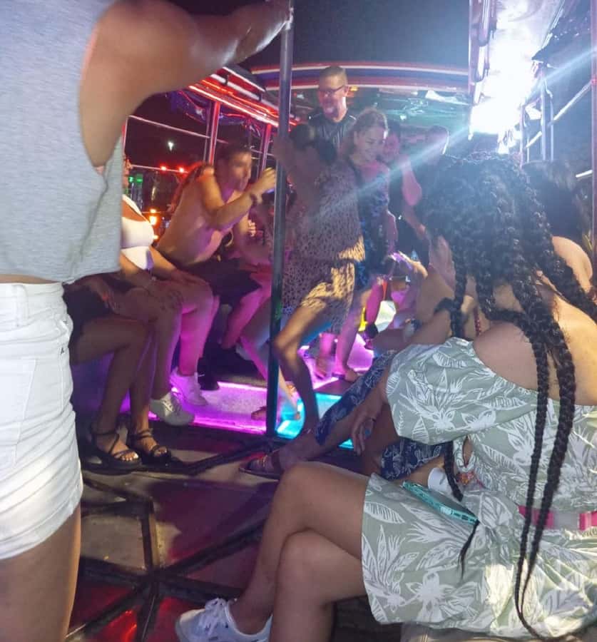 Cartagena: Party on a typical bus crossing the city - Letras de Cartagena: The Classic Night Photo Stop