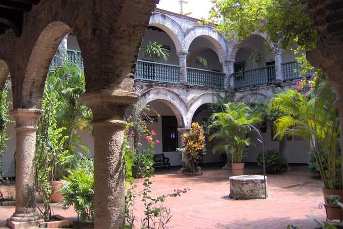 Cartagena : Private City Tour in the Walled city with Fortress - The guide experience: what “good” looks like on this route