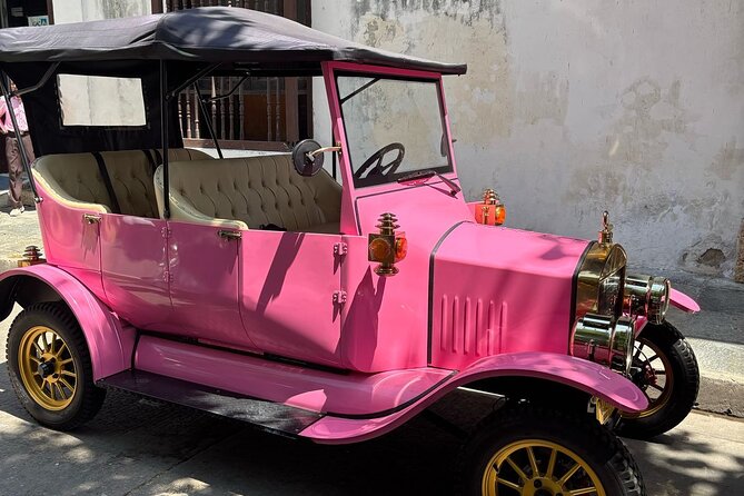 Cartagena Private Classic Car Tour Up to 5+ Bilingual Guide - Getsemaní and Plaza de la Trinidad: street art with Afro-Caribbean culture