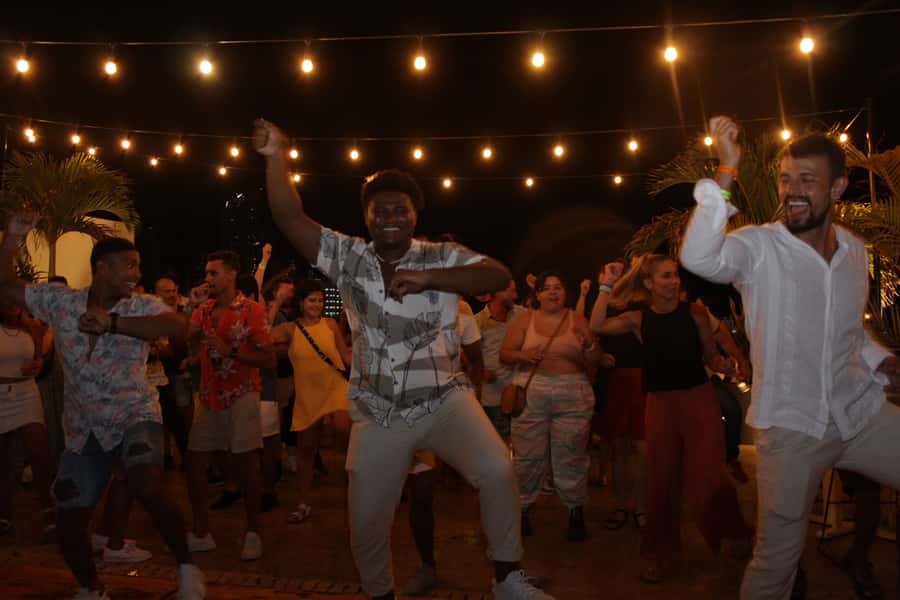 Cartagena: Pub Crawl with Dancing Lessons and Free Shots - Price and value: why $20 can feel like more than a bar crawl