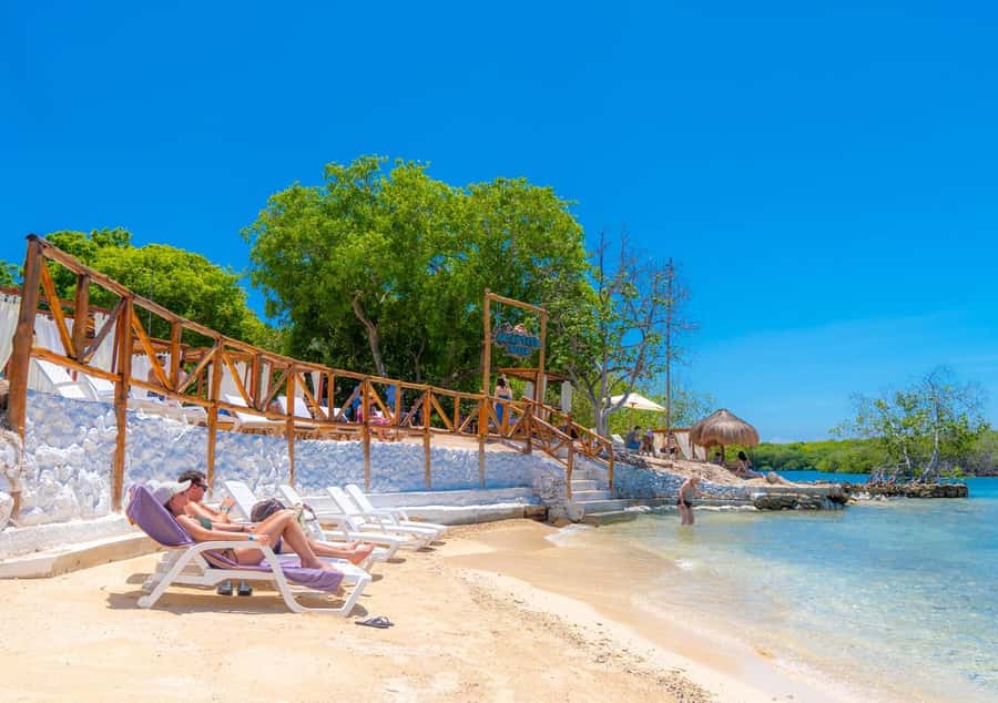 Cartagena: Rosario Islands Day Tour with Snorkel & Lunch - Key things that make this tour worth your time