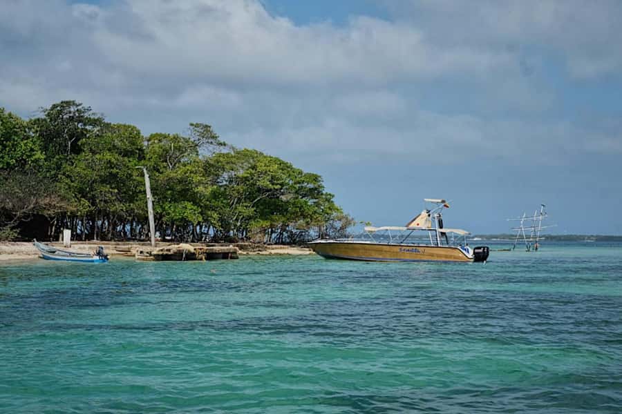 Cartagena: Rosario Islands Private Boat Tour - Playa Blanca on Barú: the long beach block you came for