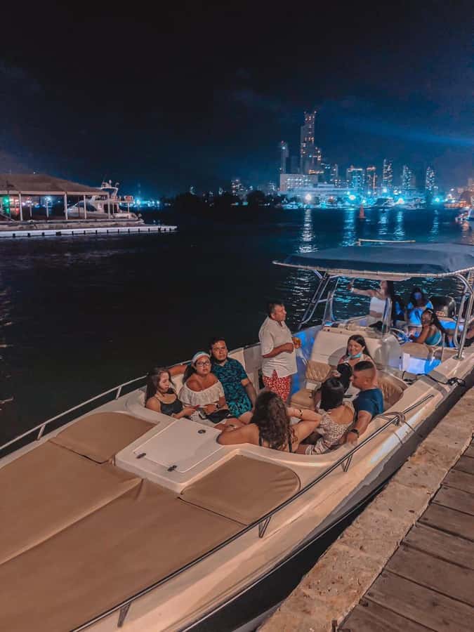 Cartagena: Speed Boat Party on the Bay with open bar - Meeting at Muelle de los Pegasos and getting out on the bay