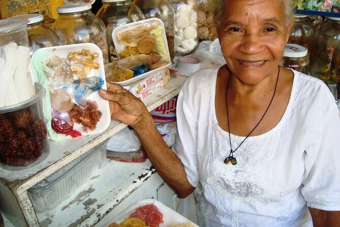 Cartagena Street Food Adventure & Full City Tour with Local Guide - Getsemaní: street art, local traditions, and ending at Plaza de la Trinidad