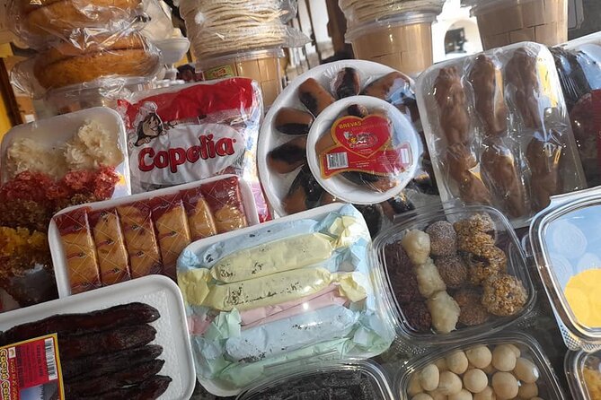Cartagena Street Food Adventure & Full City Tour with Local Guide - Guides, storytelling, and how the tour keeps moving
