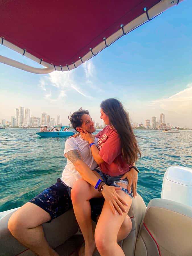 Cartagena: Sunset in boat in the bay with music and liquor - Bahía de Cartagena de Indias: the sunset segment that actually matters