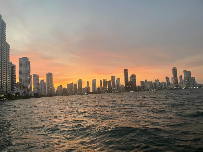Cartagena: Sunset in boat in the bay with music and liquor - Transport on the water: sports boat feel and space considerations