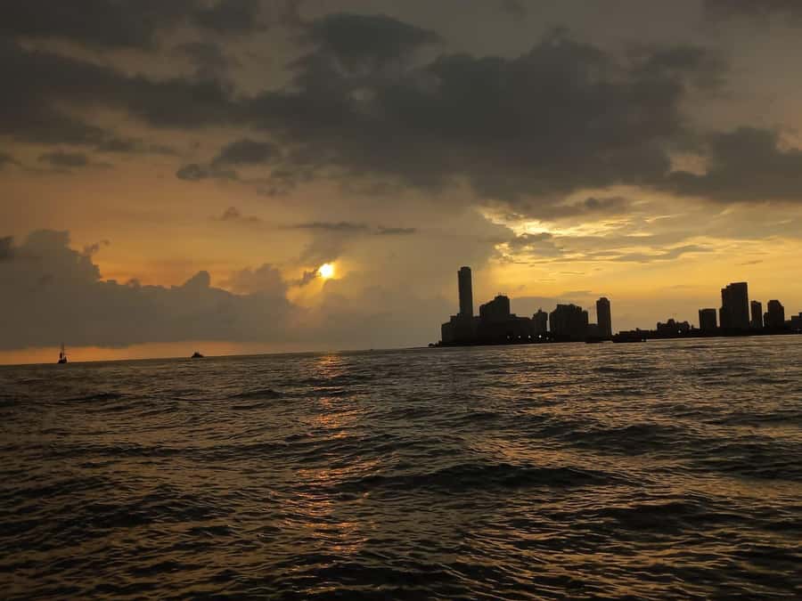 Cartagena: Sunset in boat in the bay with music and liquor - Who this tour suits best (and who should skip it)