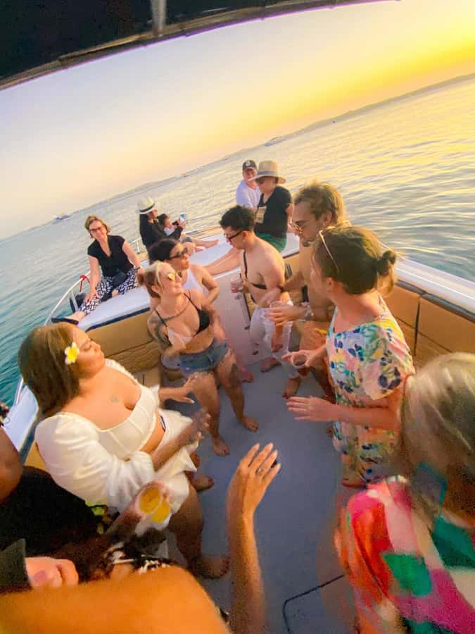 Cartagena: Sunset in boat in the bay with music and liquor - The 45-minute water cruise before the main bay time