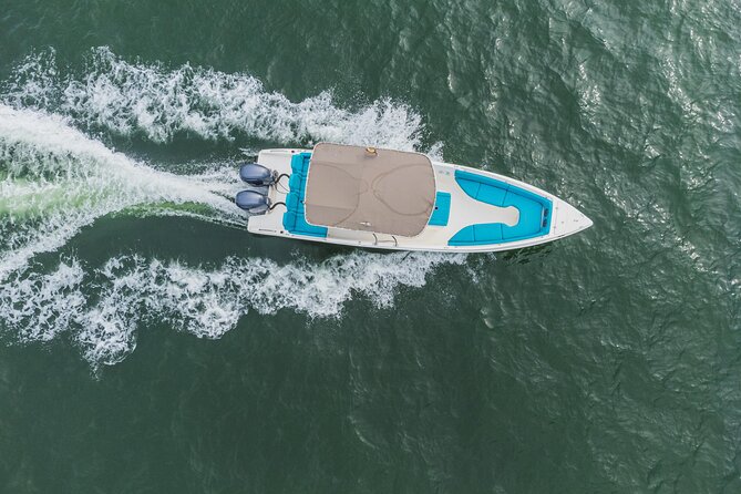 Cartagena to Rosario Islands Luxury Private boat - Rosario Islands time: the island stop for food and drinks