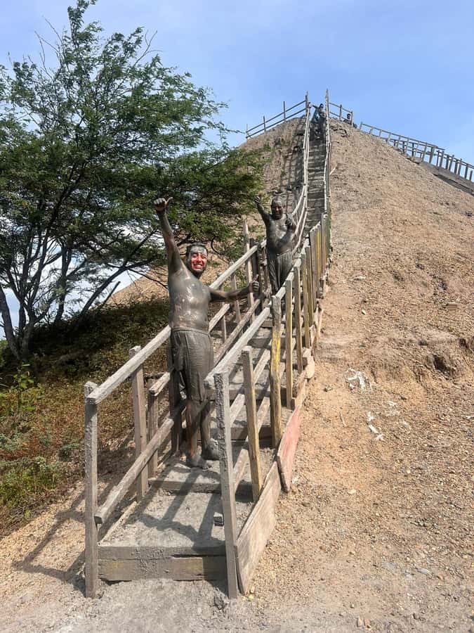 Cartagena: Totumo Mud Volcano with Bilingual Guide - The Totumo volcano stop: how the 10 to 15 minute mud window works