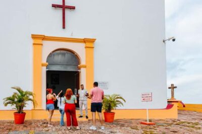 Tour the emblematic Cerro de la Popa