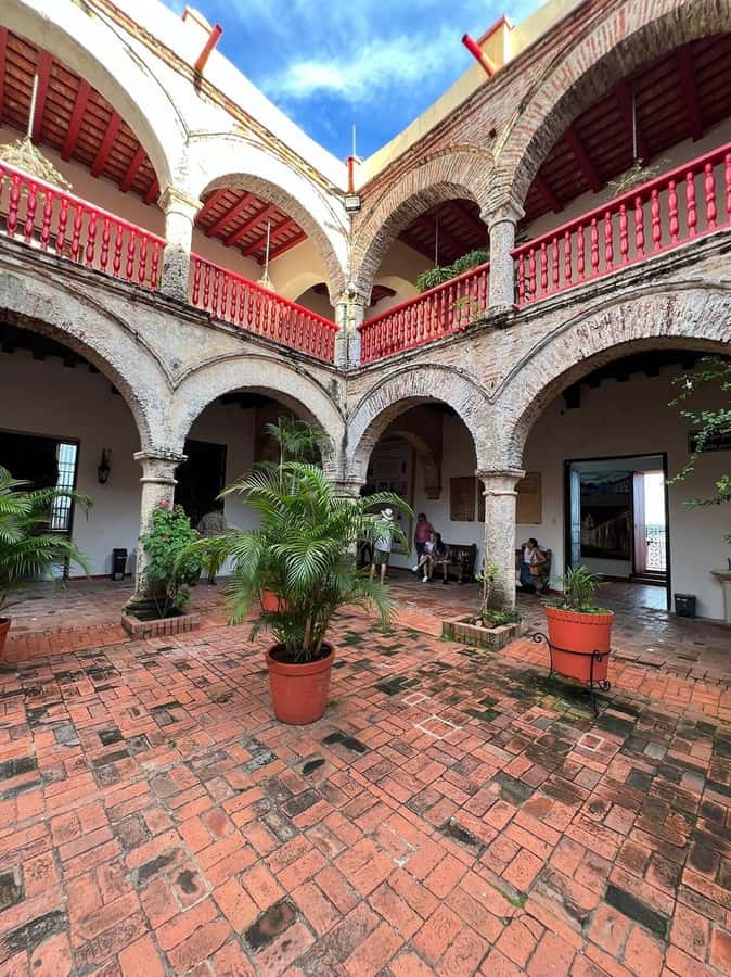 Cartagena: Tour the emblematic Cerro de la Popa - The guide experience: what to look for and how to make it pay off