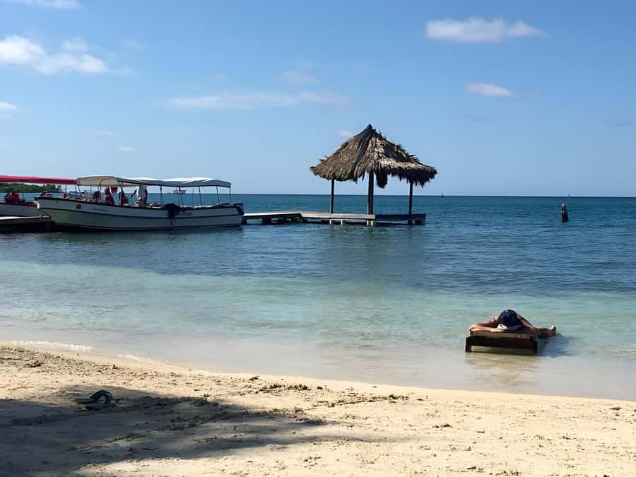 Cartagena: Tour to Playa Tranquila with Snorkeling + Luminous Plankton and Parasol - Snorkeling included: what to do so it feels worth it
