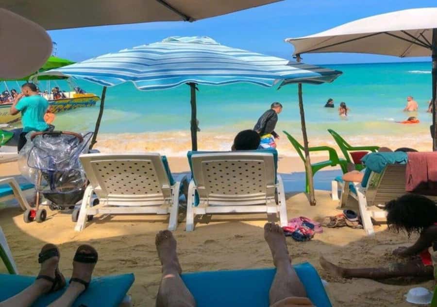 Cartagena: Traditional Daytour to Playa Blanca By Bus! - The included beach restaurant lunch, and what it really means