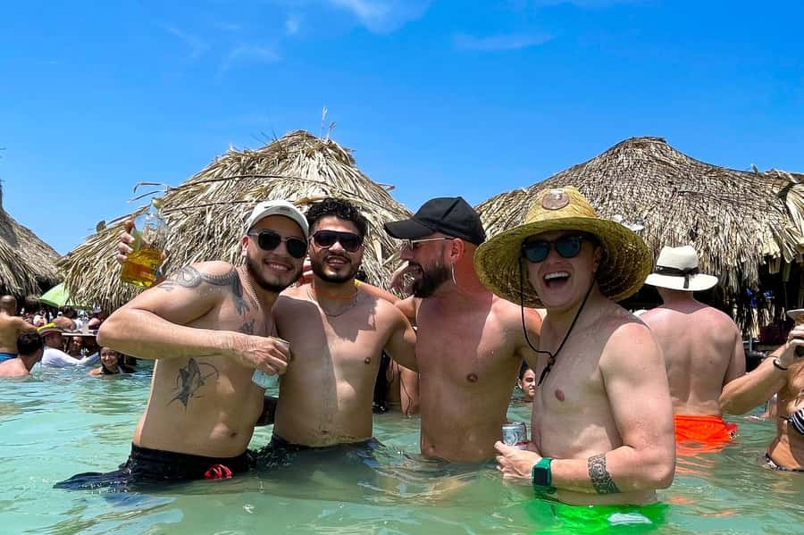 Cartagena: Visit 4 destinations by boat with lunch - Meeting at Muelle de la Bodeguita and why your contact info matters
