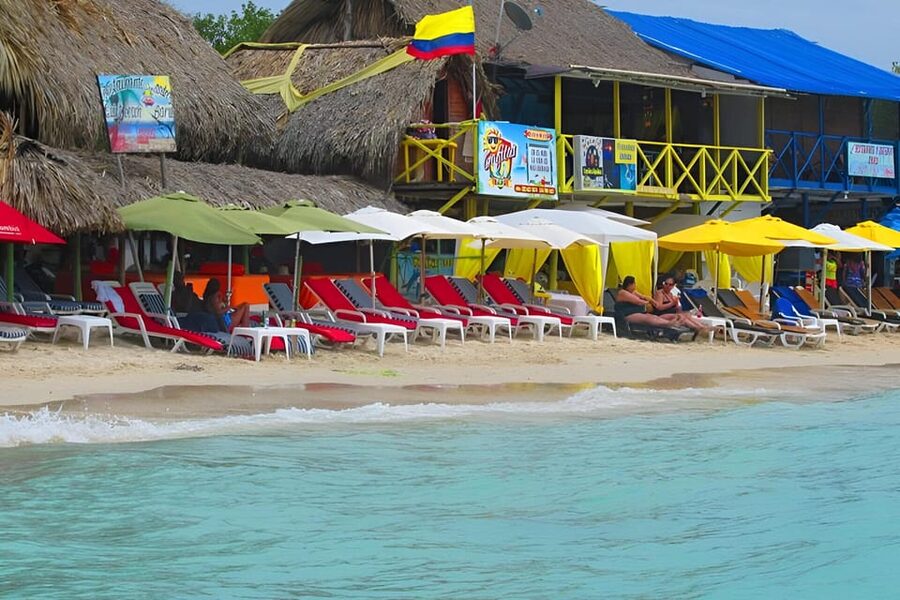 Cartagena: Visit 4 islands in a speedboat + plankton! - Cholón Beach for an Hour: A Breather in the Middle of the Day
