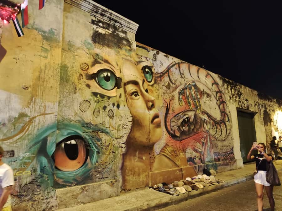 Cartagena: Walled City and Getsemani Shared Walking Tour - Getsemani on foot: colors, alleys, and the street-art path through Calle de la Sierpe to Calle Larga