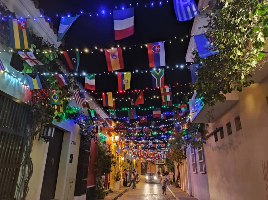 Cartagena: Walled City and Getsemani Shared Walking Tour - Should you book this Cartagena Walled City and Getsemani walking tour?