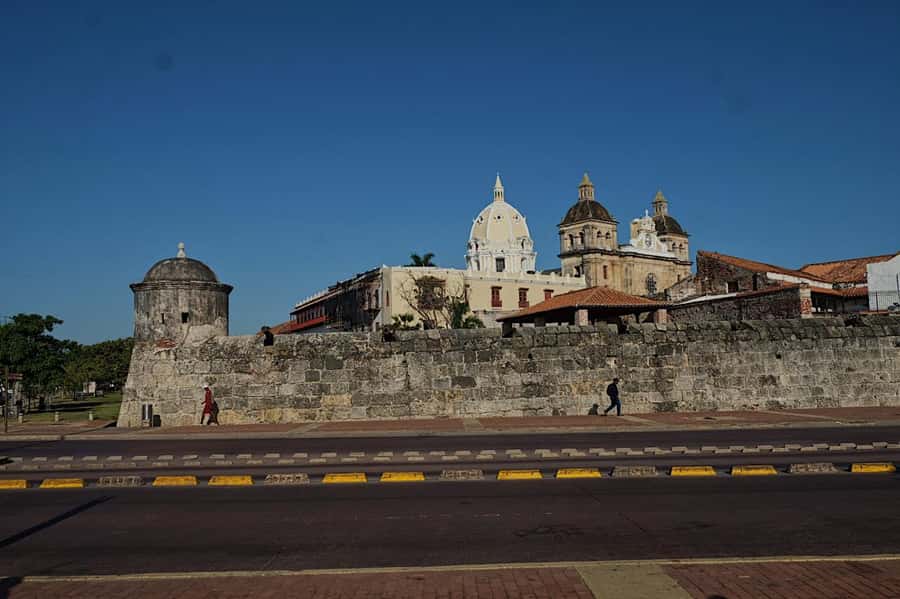 Cartagena: Walled City and Getsemani Shared Walking Tour - Inside the Walled City: Santo Domingo, Santa Catalina Cathedral, and the places that shape the city