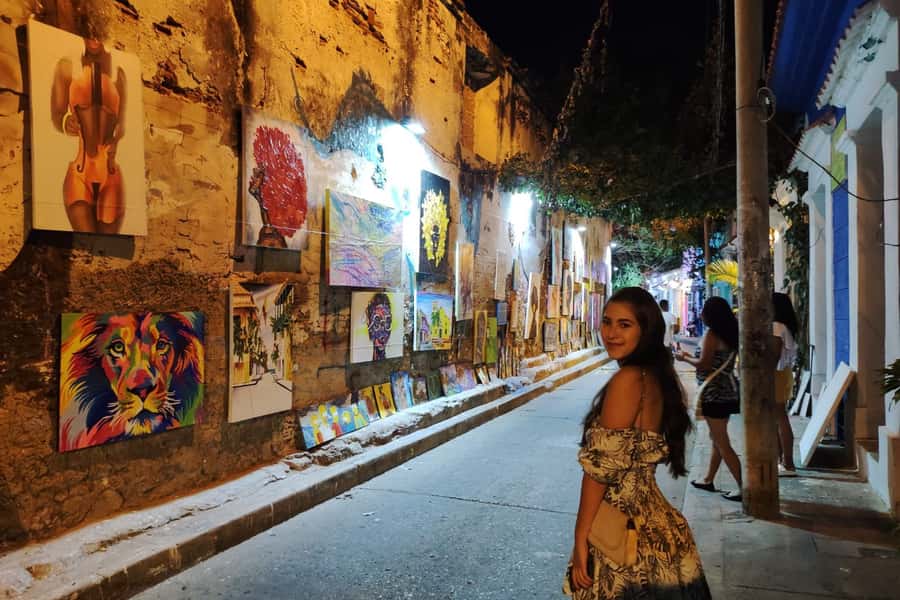 Cartagena: Walled City & Getsemani Private Tour - From Plaza de Bolívar to San Pedro Claver Square, the walls start telling their job description