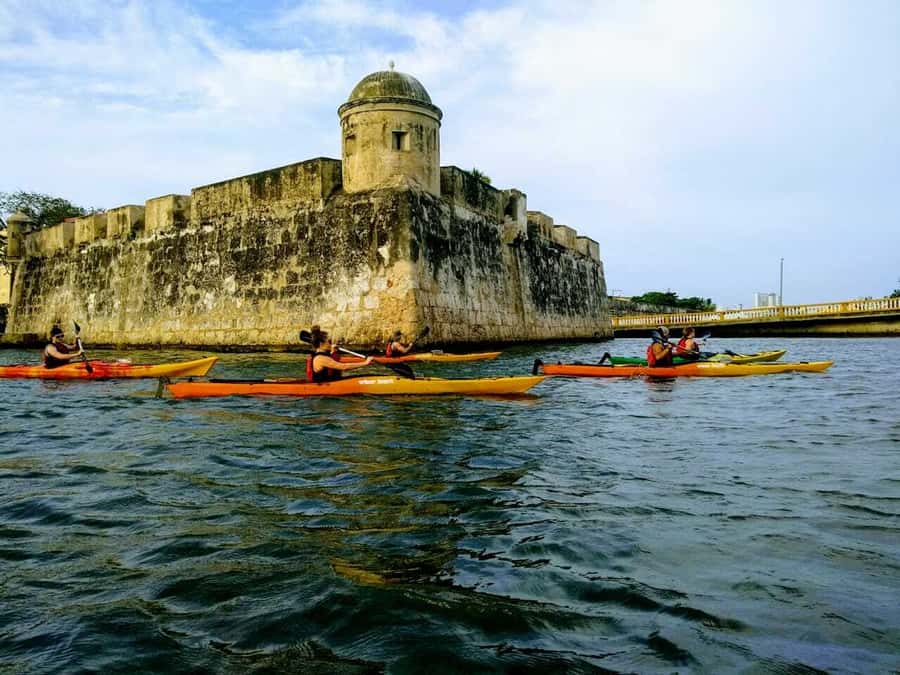 Cartagena: Walled City Kayak Tour - From San Sebastián de Pastelillo Piers to Clock Tower Views