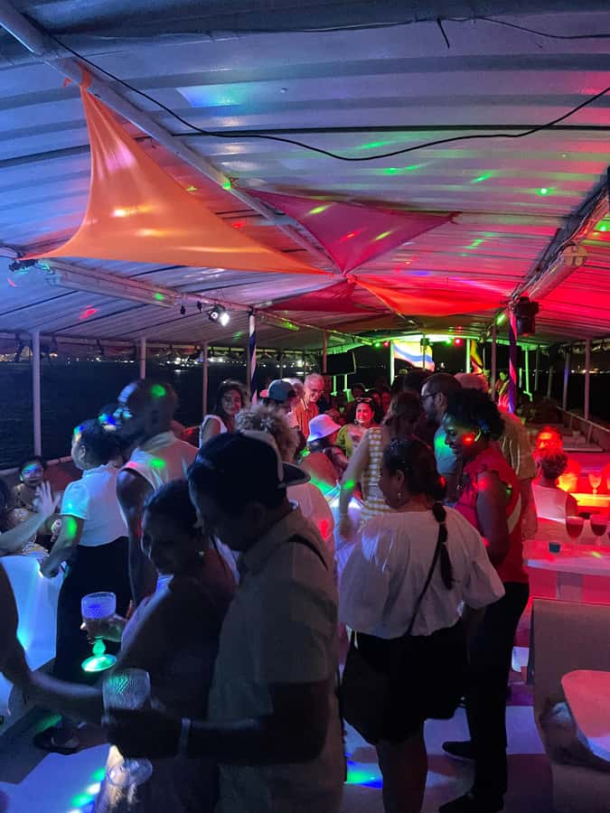 Cartagena: White Night Boat Tour with Dinner and Open Bar - Key highlights you will actually feel during the night