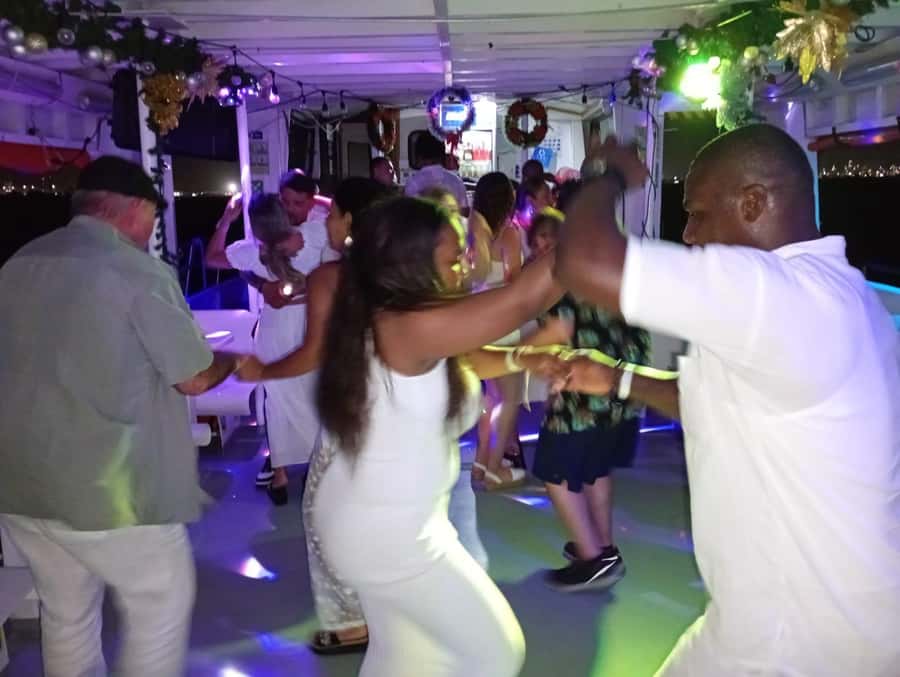 Cartagena: White Night Boat Tour with Dinner and Open Bar - Price and value: why $78 can make sense for a full night out