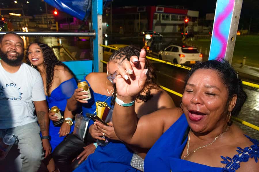 Chiva Party Cartagena: a unique experience in the city, joy and dance. - Pickup and Drop-Off: How to Avoid the Start-Up Stress
