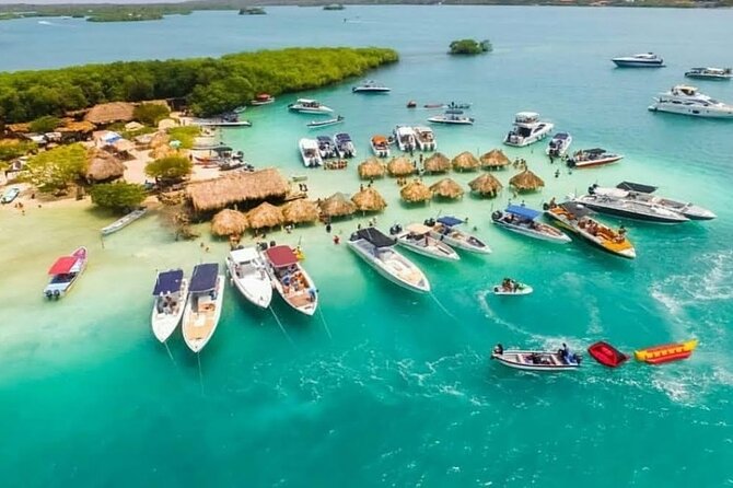 Cholon The party island, with DJ on board - The day trip rhythm: 8:00 am to sunset with real time at Cholón