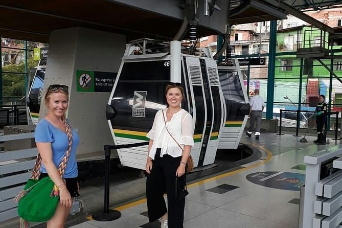 City Tour from Medellín - Stop 1: Comuna 13 Escaleras Eléctricas, culture you can see and feel