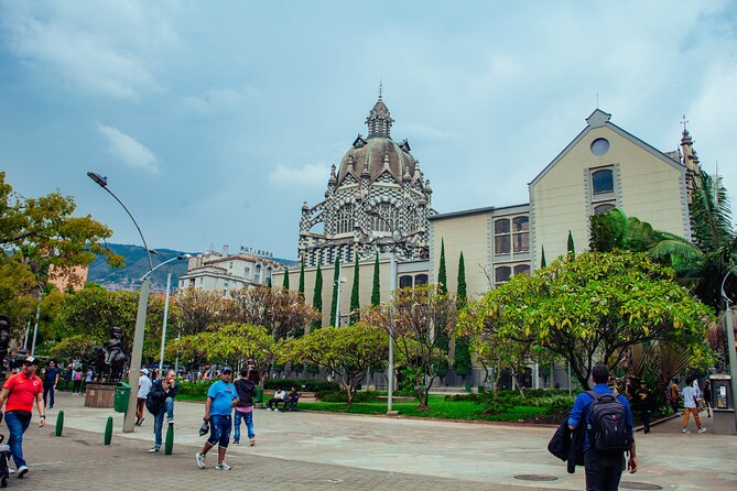 City tour Medellin + Comuna 13 + Graffititour Paisa for a day - Parque de los Pies Descalzos: A Calm Reset Before the City Gets Loud