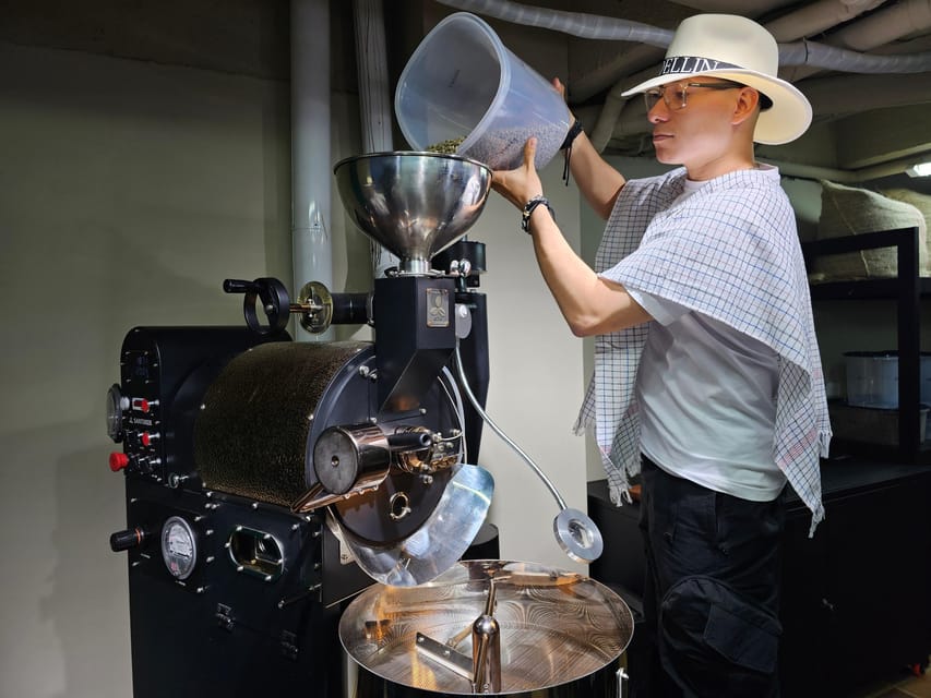 Coffee Experience with roasting show in Comuna 13 - Entering Medallo Coffee: Floor -1 Start in a Colorful Building